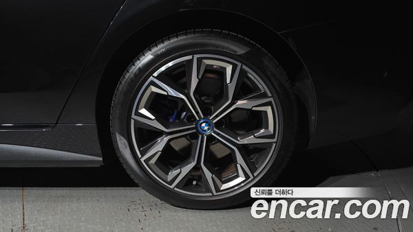 BMW i4 2024, фото 7