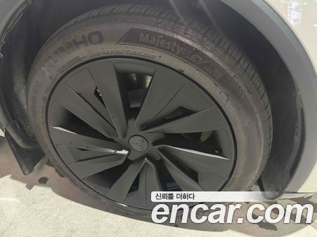 Tesla Model Y 2025, фото 6