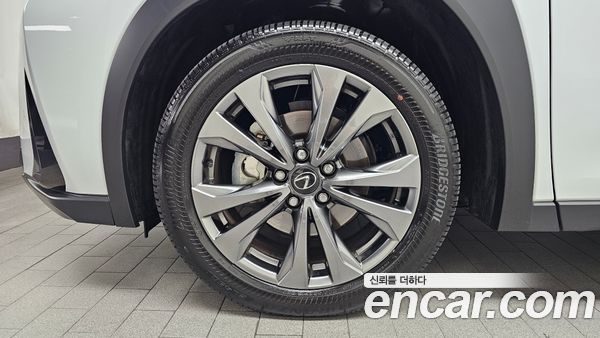 Lexus UX 2026, фото 4