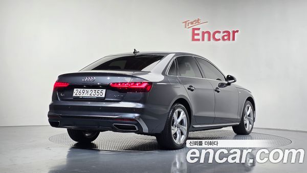 Audi A4 2022, фото 2