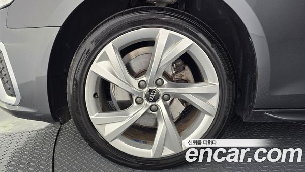 Audi A4 2022, фото 5