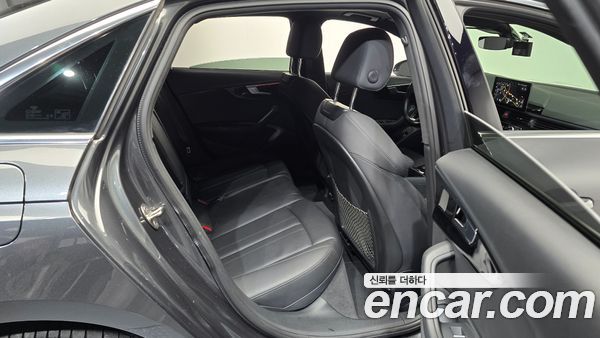 Audi A4 2022, фото 12