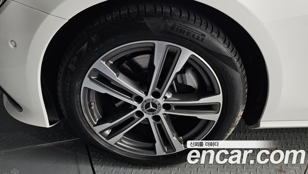 Mercedes-Benz E-Class 2023, фото 5