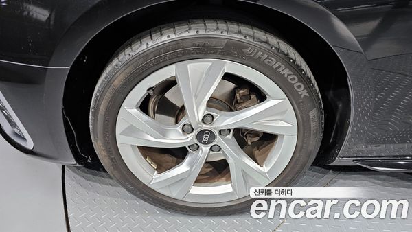 Audi A4 2021, фото 5