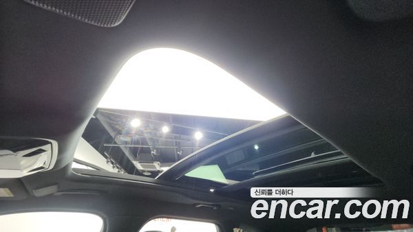 Land Rover Range Rover Velar 2025, фото 17