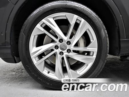 Audi Q7 2021, фото 5
