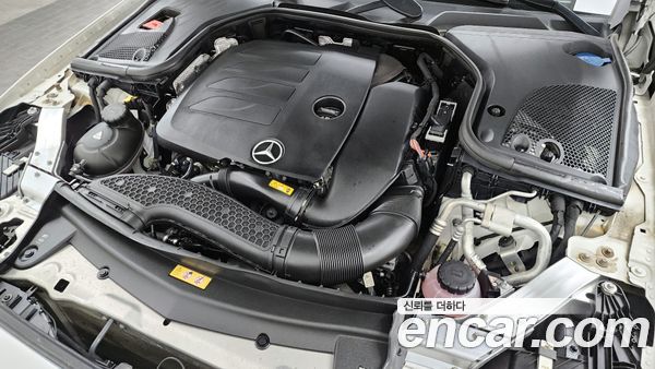 Mercedes-Benz E-Class 2022, фото 6