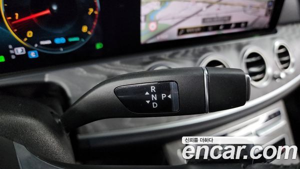 Mercedes-Benz E-Class 2022, фото 9