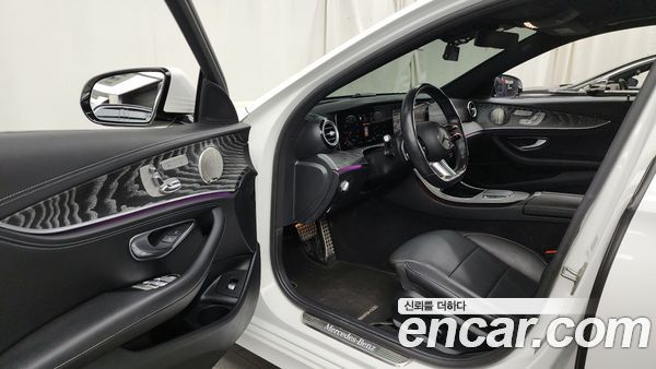 Mercedes-Benz E-Class 2022, фото 10