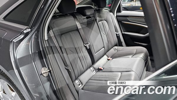 Audi A6 2021, фото 12