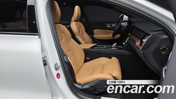 Volvo V60 2023, фото 11