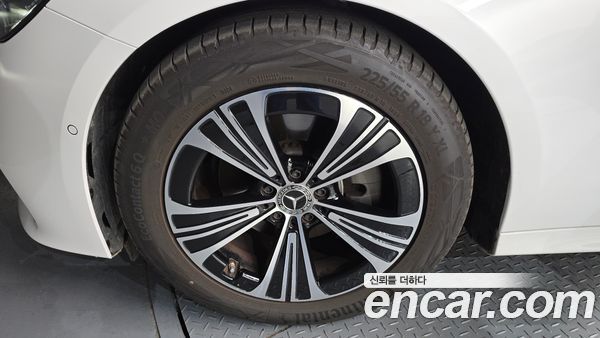 Mercedes-Benz E-Class 2025, фото 5
