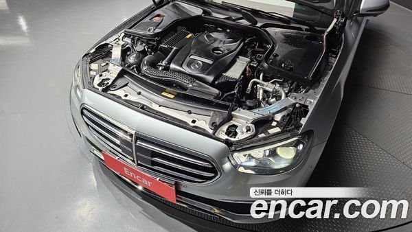 Mercedes-Benz E-Class 2022, фото 6