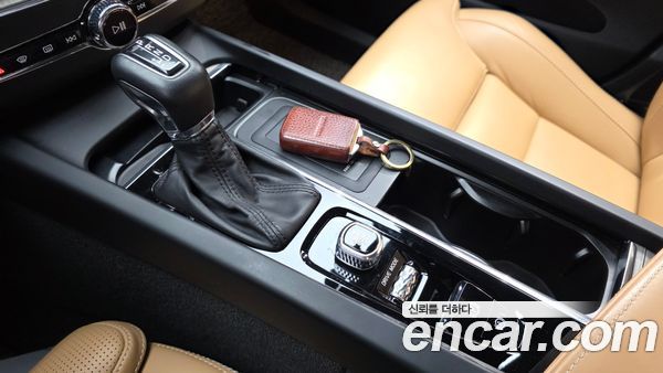 Volvo XC60 2020, фото 12
