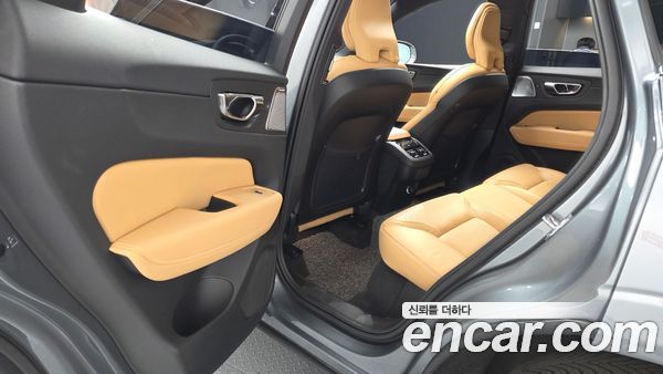 Volvo XC60 2020, фото 16