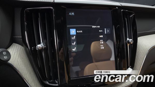 Volvo XC60 2020, фото 29