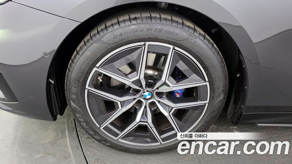 BMW 5 Series 2025, фото 5