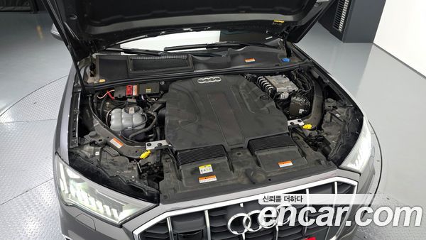 Audi Q7 2021, фото 6