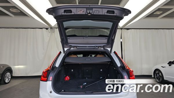 Volvo V90 2021, фото 26