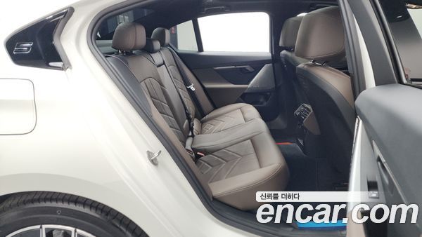 BMW 5 Series 2024, фото 17