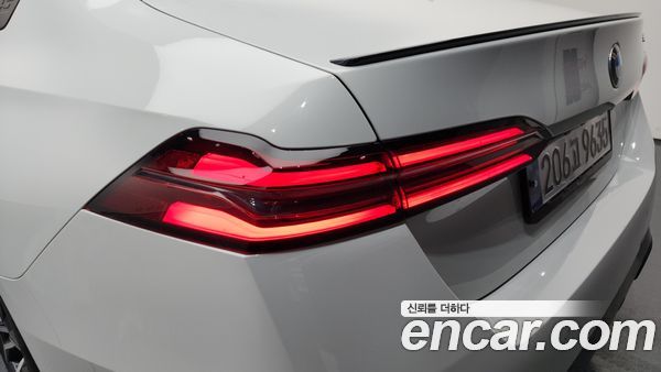 BMW 5 Series 2024, фото 9