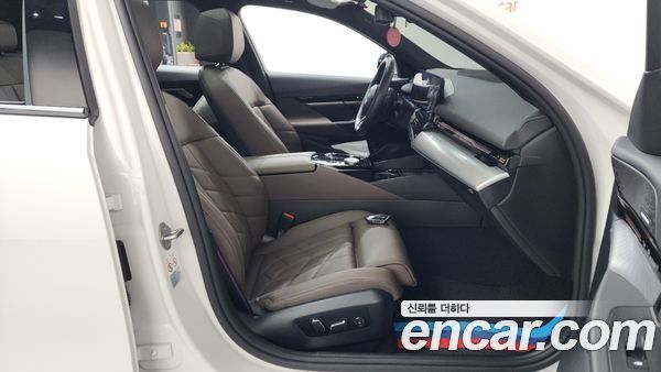 BMW 5 Series 2024, фото 16