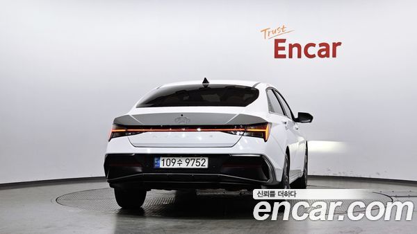 Hyundai Elantra 2024, фото 4