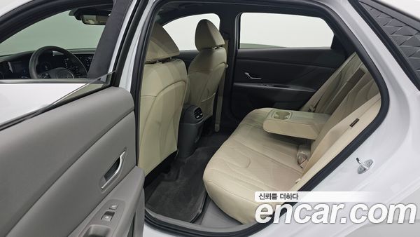 Hyundai Elantra 2024, фото 11