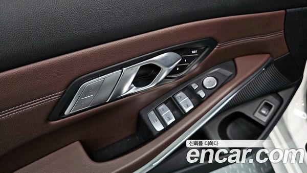 BMW 3 Series 2022, фото 29