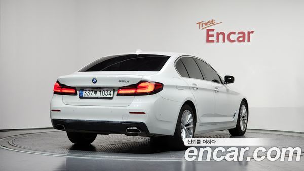 BMW 5 Series 2022, фото 2