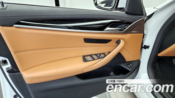 BMW 5 Series 2022, фото 14