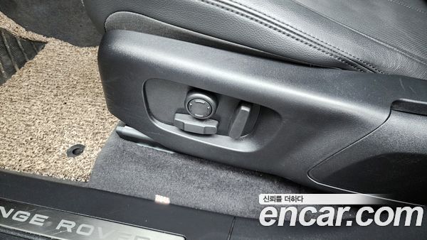 Land Rover Range Rover Velar 2025, фото 30