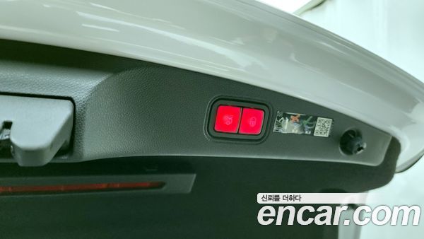 Mercedes-Benz E-Class 2023, фото 16