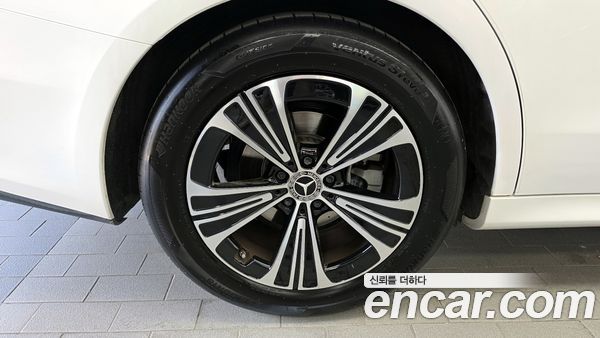 Mercedes-Benz E-Class 2025, фото 5