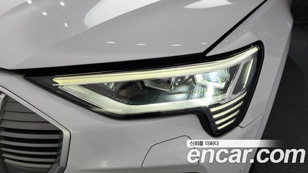 Audi e-tron 2021, фото 8