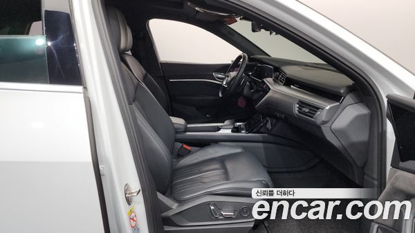 Audi e-tron 2021, фото 16