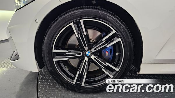BMW 3 Series 2024, фото 5