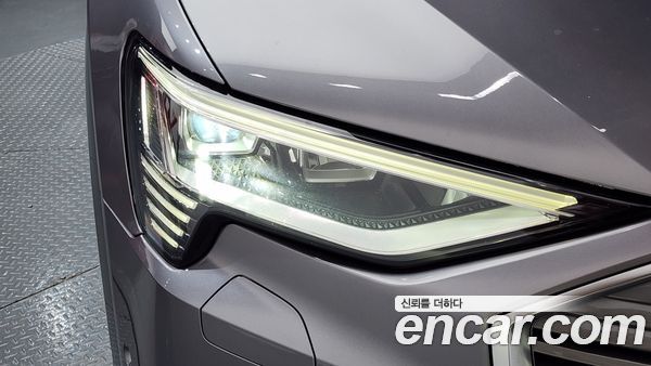 Audi e-tron 2020, фото 8