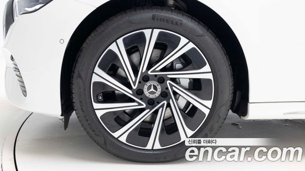 Mercedes-Benz E-Class 2025, фото 5