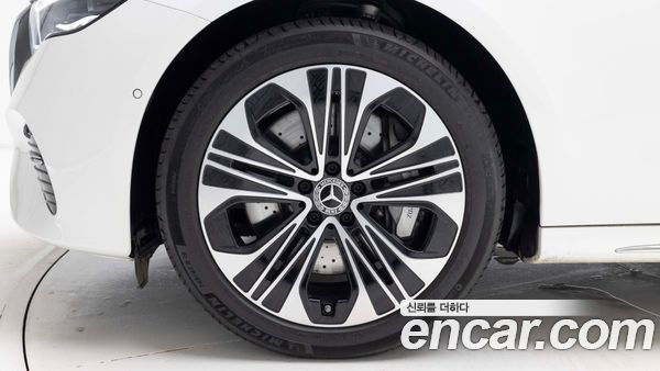 Mercedes-Benz E-Class 2025, фото 5