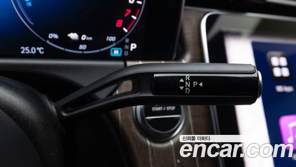Mercedes-Benz E-Class 2025, фото 9