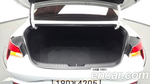 Hyundai Elantra 2021, фото 32