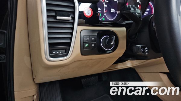 Porsche Cayenne 2023, фото 31