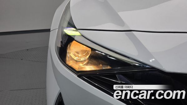 Hyundai Elantra 2023, фото 8