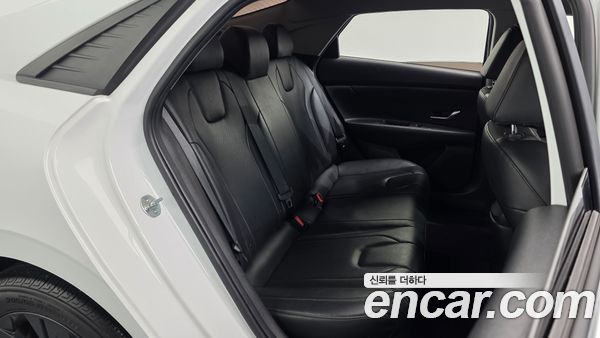 Hyundai Elantra 2023, фото 16