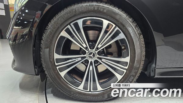 Mercedes-Benz E-Class 2025, фото 5