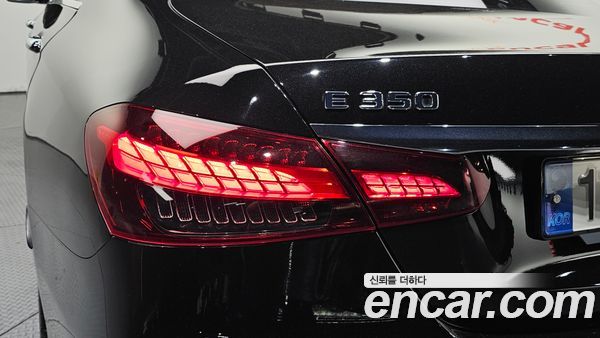 Mercedes-Benz E-Class 2022, фото 9