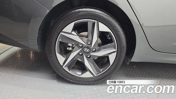 Hyundai Elantra 2023, фото 5
