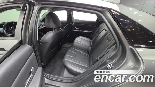 Hyundai Elantra 2023, фото 16