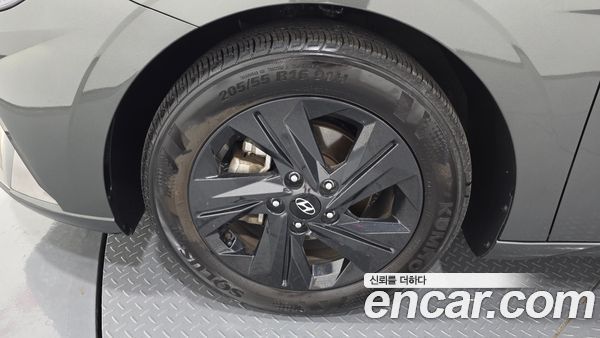 Hyundai Elantra 2023, фото 5